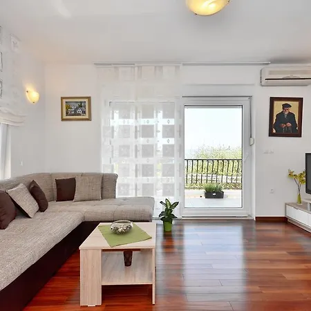 Vukasovic Apartment *